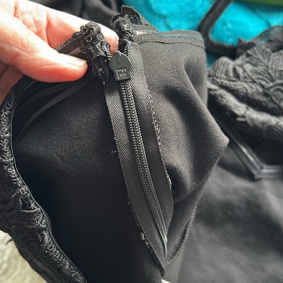 Express NWT Elegant Black Lace Halter Body Suit Sz L - Picture 7 of 7